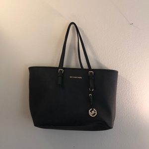 Michael Kors Jet Set Medium Tote